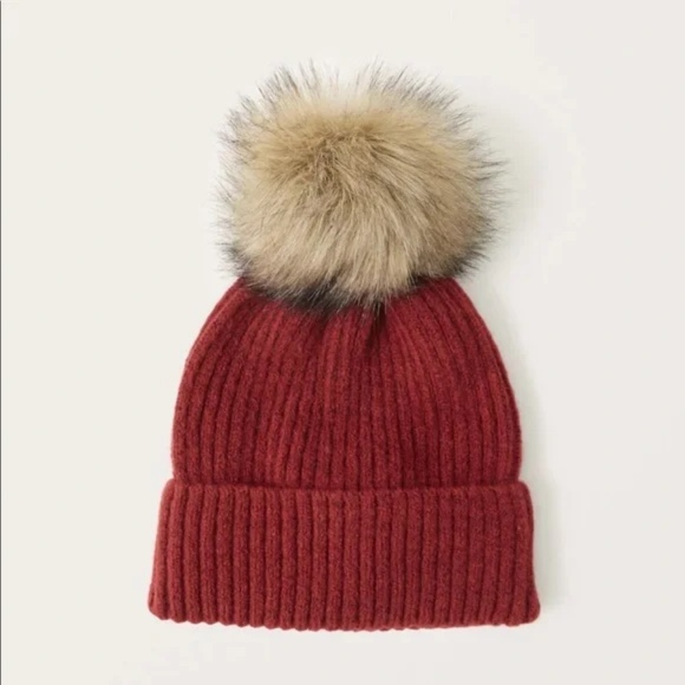 BNWT A&F Women’s Cozy Pom Beanie